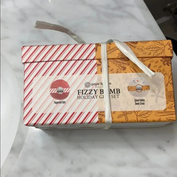 Ginger Lilly Farms Bath Bombs Spa Relaxation Set - Picture 2 of 4